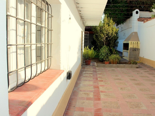 Imagen 12 de 16 de Alquiler Temporario Casa Pleno Centro Ciudad Mendoza Capital. Parque General San Martín. Calle Aristides
