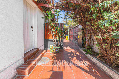 Casa Con Patio En Juan Esteban Montero