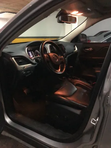 Jeep Cherokee 3.2 Longitude Plus
