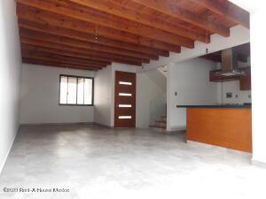 Casa Con 3 Recamaras Y Roof Garden. Venta - Centro Tequisquiapan