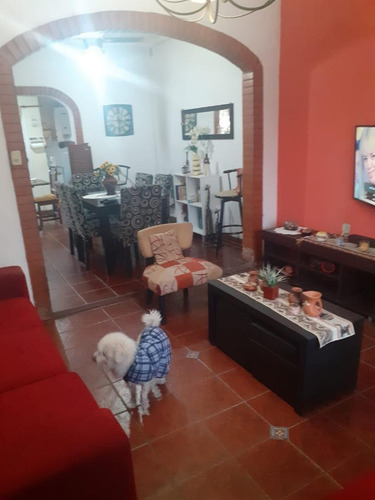 Imagen 2 de 20 de Casa Lote Propio De 3 Amb. + Dpto. Monoambiente Atras.-