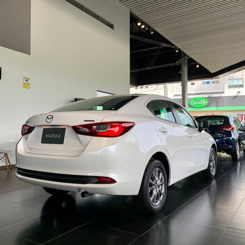 Imagen 8 de 14 de Mazda 2 Sedan Touring Mt Blanco
