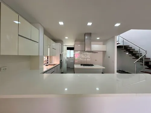 Casa En Arriendo En Loma Del Atravesado. Cod A776184