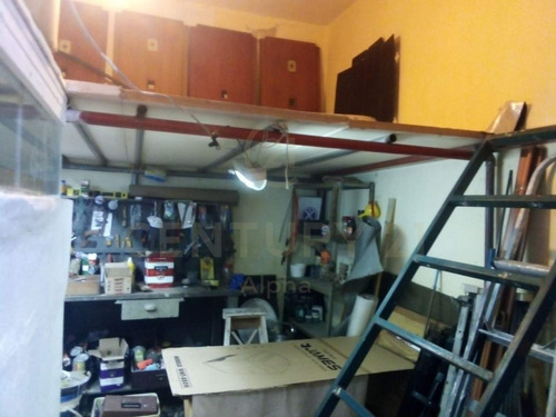 Oportunidad, Casa De 2 Dormitorios Para Reciclar En Tres Cruces