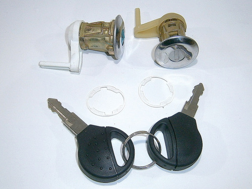 Imagen 1 de 7 de Cilindro Puerta Peugeo 307 2 Piezas