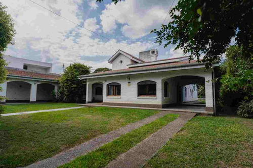 Casa En Venta Cinco Dormitorios Con Terreno 1680m2