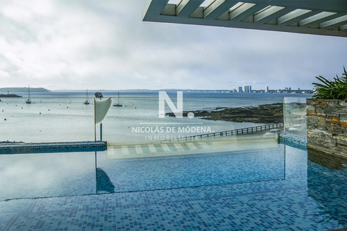 Apartamento Unico Frente Al Mar, Zona Puerto Con Piscina Propia.