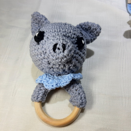 Imagen 2 de 2 de Rigoberto El Chanchi Sonajero Mordillo Tejido A Mano Crochet