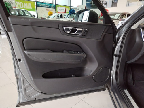 Volvo XC60 2.0 T5 Momentum At