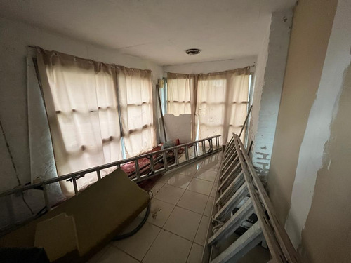Gran Esquina, Palermo Sur, 80 M2, Doble Altura.