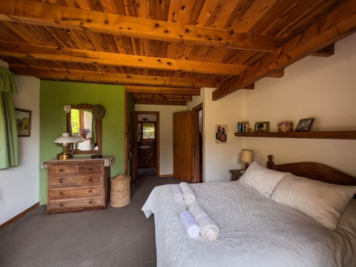 Imagen 8 de 15 de Alquiler Temporario Casa Rústica En Bariloche Cerca De La Playa Y Del Centro De Esquí Cerro Catedral. Bed & Breakfast Exclusivo Para Esquiadores.