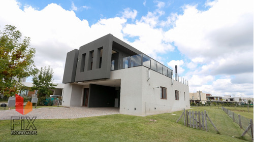 Casa A La Venta En Terralagos