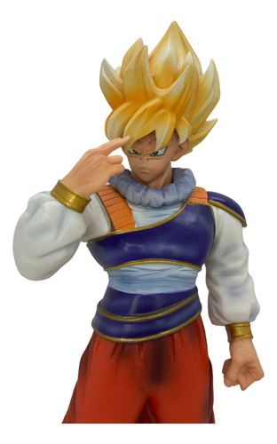 Figura Goku Con Traje Yardrat 28cm - Dragon Ball