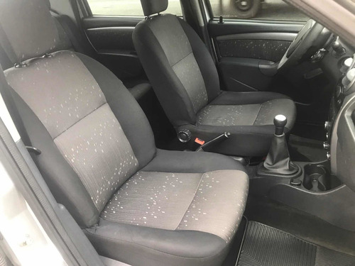 Imagem 6 de 10 de Renault Logan 2013 1.0 16v Expression Hi-flex 4p