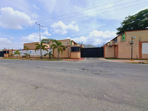 Solo Clientes (137mts2) En Venta Tonwhouse En Villa Fontana Totalmente Remodelado