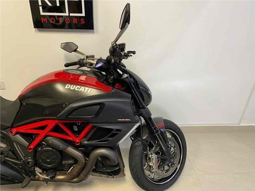 Imagem 3 de 11 de Ducati Diavel Carbon