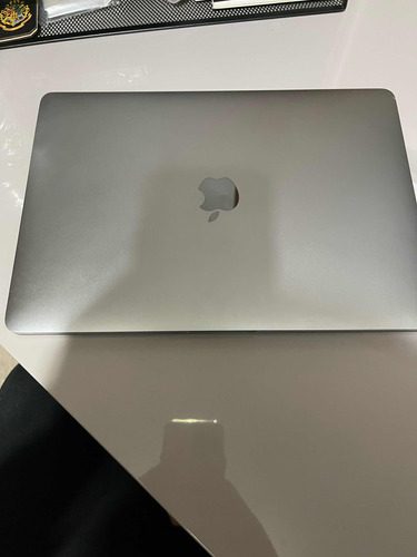 Macbook Pro 13 2017; Core I5 Touch Bar