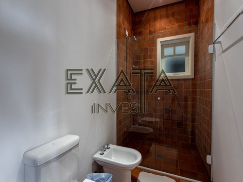 Imagem 18 de 30 de Campos Do Jordão, Casa Em Condomínio Com 5 Suítes 4 Na Parte Superior E 1 Na Parte Inferior, Sendo A Master Com Closet E Banheira De Hidro, Cozinha Com Sala Almoço E Café - Ca00956 - 70995531