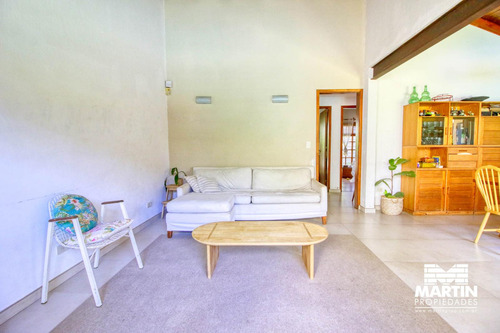 Casa En Venta En Martinez 4 Ambientes Uno En Suite, Jardín Con Pileta, Cochera X 2.
