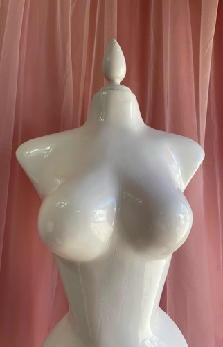 Maniquí Buchón De Fibra De Vidrio Blanco De Poco Uso (Usado)