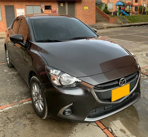 Mazda 2 Touring Automático