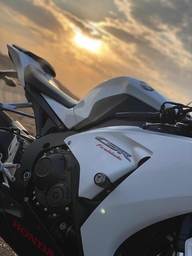 Honda Moto Cbr 1000rr Fireblade Branco Pérola Manual/chave