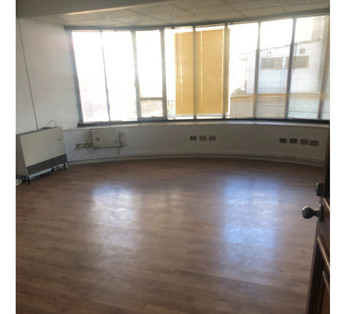 Se Vende Oficina Amplia Asolada En Calle Cochrane Valpo
