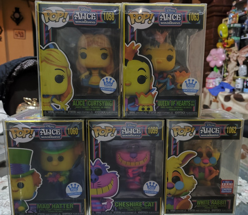 Funko Pop Set Alicia Blackligth 5 Piezas Con Protector Bland