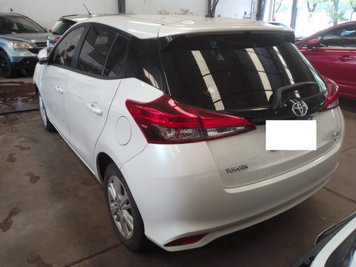 Imagen 3 de 6 de Toyota Yaris Xls 1.5 6m/t
