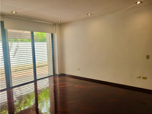 Apartamento En Alquiler Ubicado En Altamira, Chacao - Caracas