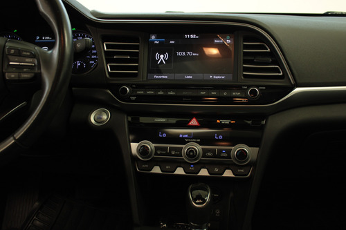 Imagen 12 de 14 de Hyundai Elantra Limited Tech 4p L4 2.0l Vp Ba Qc Ac R17 2019