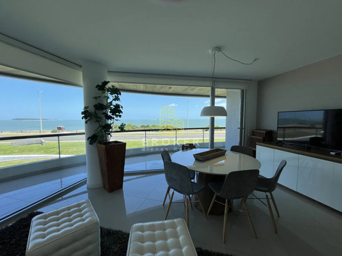 Venta Apartamento Primera Linea Mansa Frente Al Mar Con Parrillero Propio. Punta Del Este Uruguay