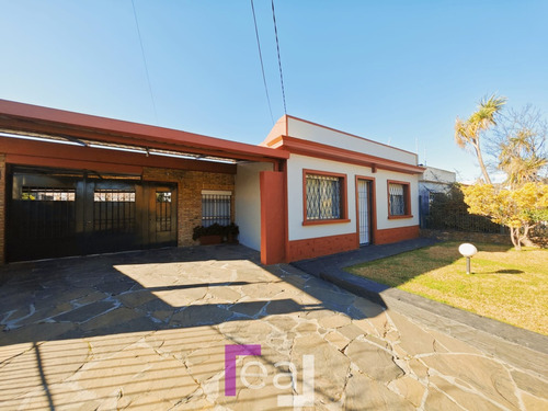 Casa En Venta Perez Castellanos , Proximo A Antel Arena