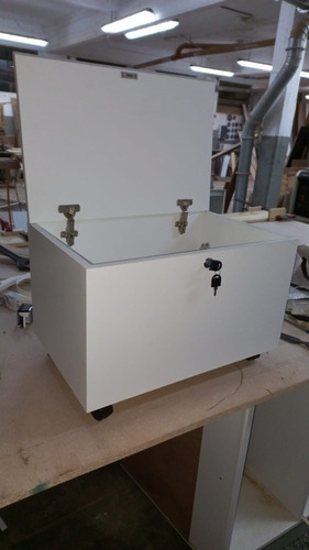 Imagen 2 de 2 de Baúl Melamina 60x40x40 Con Ruedas Y Cerradura