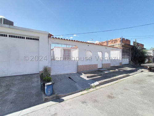 Jip 24-16899. En Venta Cómoda Y Amplia Casa En Urbanismo Cerrado, Vigilancia Privada Para Remodelar A Tu Gusto. En Urb. Corinsa. Cagua Edo. Aragua.