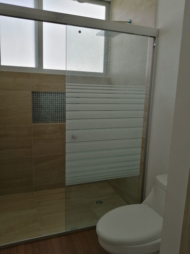 Se Vende Hermosa Casa En El Refugio, Estudio, Jardín, 3 Recamaras, Equipada..