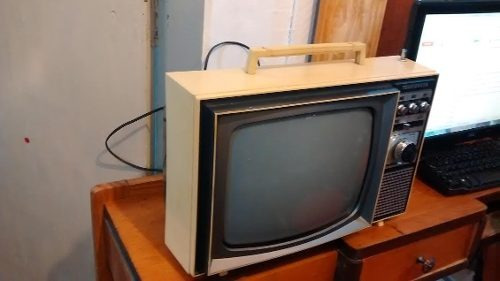 Televisão Antiga Telefunken Rara Retro Bege Não Funciona.