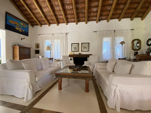 Casa En Punta Del Este En La Barra. Vista Al Mar Desde Planta Alta.