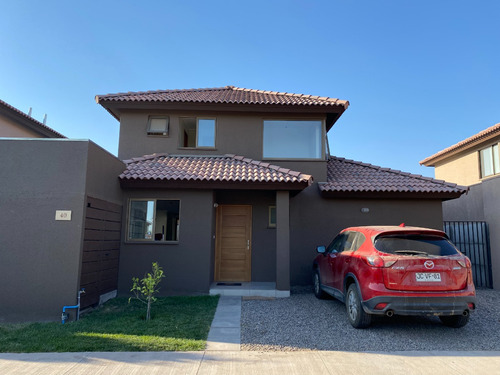 Casa En Arriendo 3 Dormitorios 3 Baños En Colina