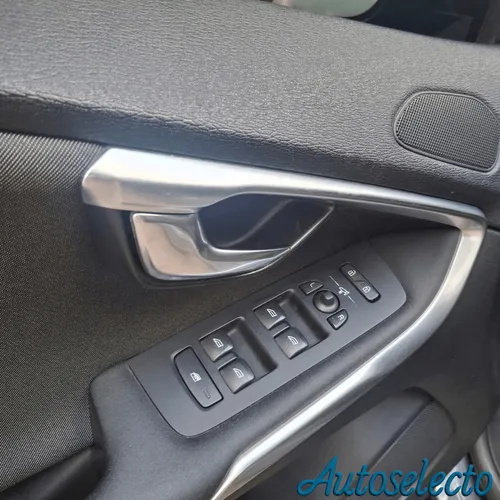 Volvo V40 1.6 T4 Cross Country Kinetic Fwd