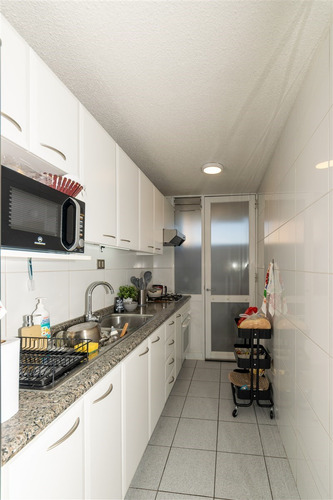 Departamento En Arriendo De 2 Dorm. En Las Condes / Bali Hai