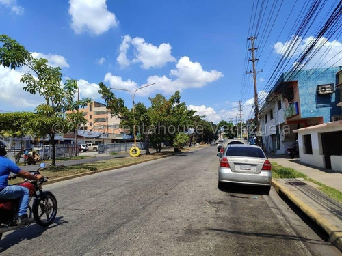  Terreno Ubicado En La Urbanización Santa Cecilia Av Andrés Eloy Blanco Para Cualquier Proyecto Comercial Con Excelente Ubicación Cerca De Todos Los Comercio De La Zona Y Transporte