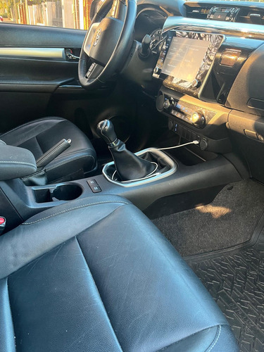 Toyota Hilux 2.7 D.cab. Srv