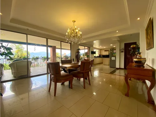 Vendemos Casa Con Apartamento Incluido En Poblado - La Cola Del Zorro