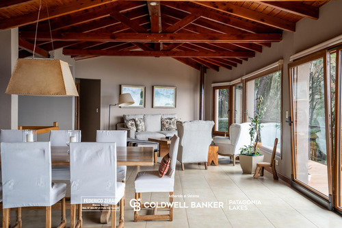 Venta - Exclusiva Casa De 8 Ambientes, 5 Dormitorios, 6 Baños En Barrio Las Vertientes.