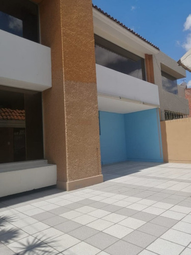 Imagen 9 de 13 de Casa En Renta De 3 Hab Uso De Suelo Comercial Cerca Del Cent