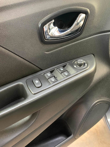 Imagen 8 de 15 de Renault Captur 2017 2.0 Zen