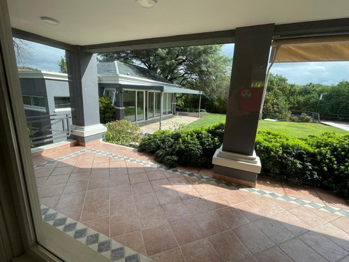 Importante Casa En Las Delicias 4 Dormitorios, Con Pileta, Q
