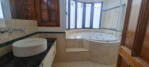 Imagen 5 de 12 de Villa Cabrera - Casa 3 Dormitorios - Jacuzzi - Patio Y Asador