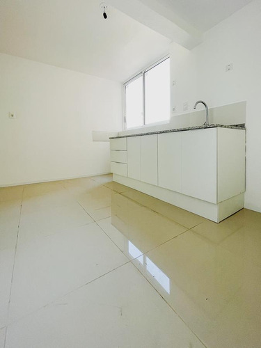 Venta Con Renta Apartamento De 2 Dormitorios Con Terraza En Tres Cruces